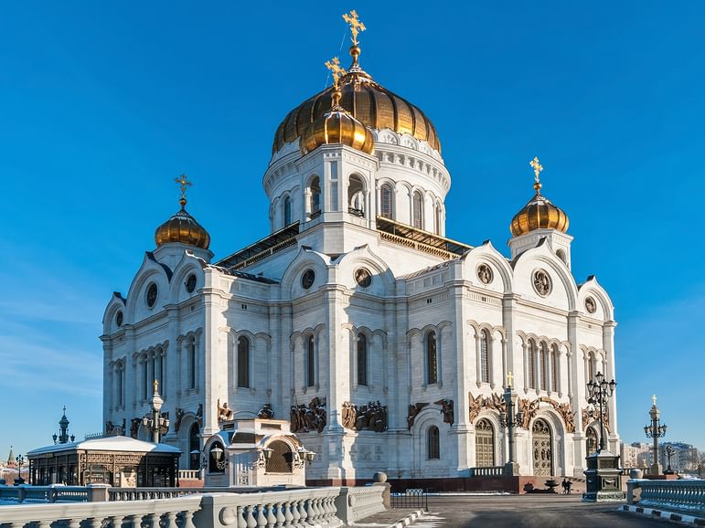 Кафедральные соборы: Храм Христа Спасителя, Казанский собор, Успенский  собор в Смоленске.