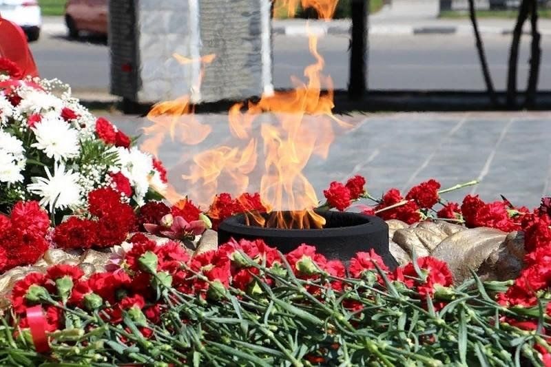 День памяти фото Акция "Цветы памяти" посвященная дню памяти и скорби. 2023, Бобровский район - д