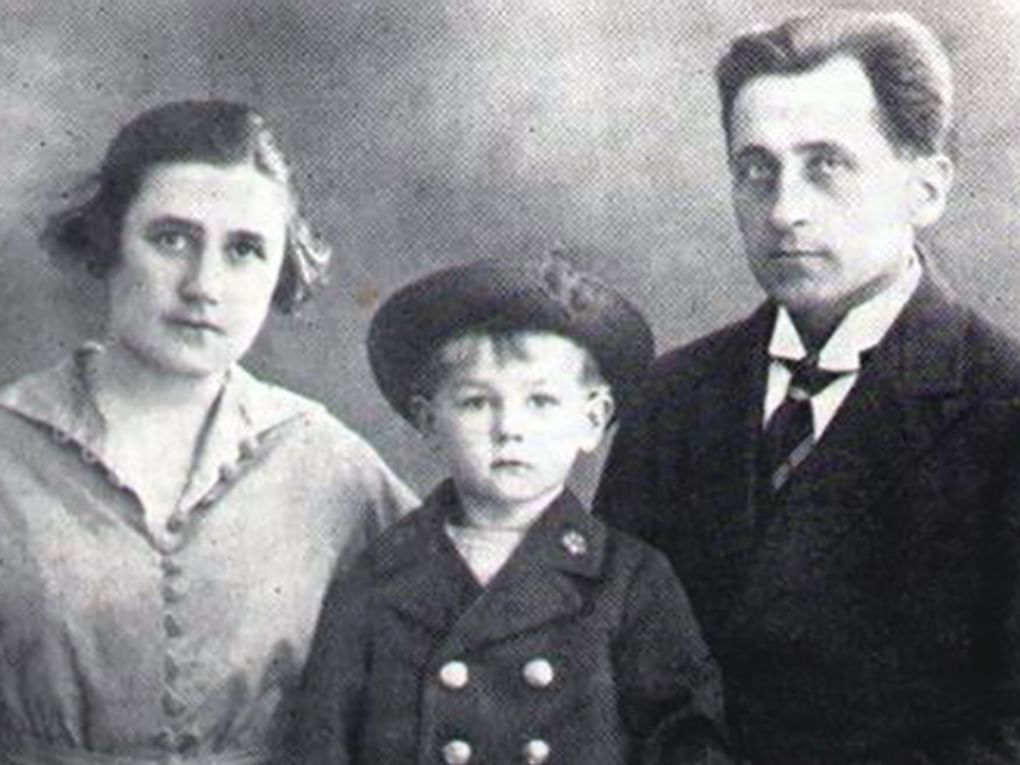 Георг Отс с родителями в детстве. 1928. Фотография: 24smi.org