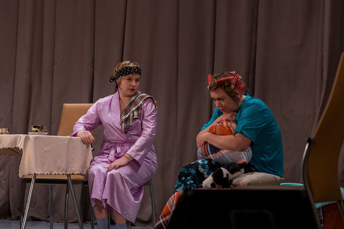 под одной крышей спектакль ленком. спектакль трагикомедия. эксперимент театральная студия. татьяна кравченко ленком. под одной крышей спектакль.