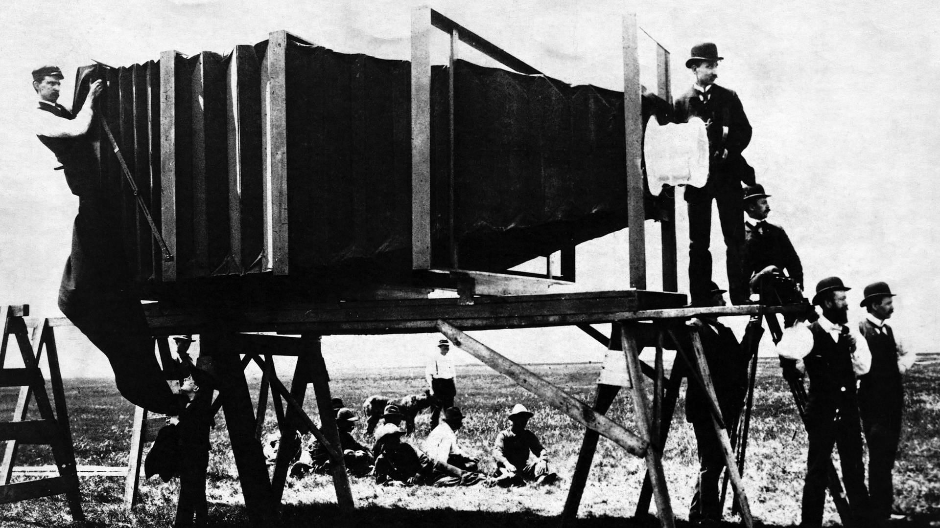 Первые приличный. Фотоаппарат Сеттона 1861. Первая фотокамера в мире. Самая первая камера в мире.