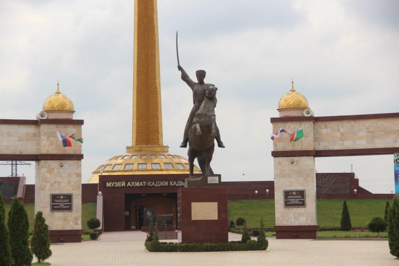 памятники культуры чеченской республики. мемориал жертвам депортации грозный. памятники культуры в грозном. мемориал славы грозный висаитов. мемориал город грозный чеченская республика.