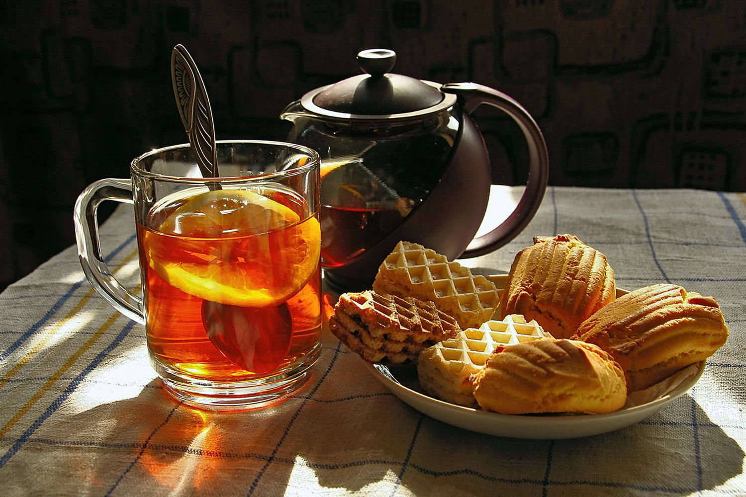 Вкусный чай с лимоном. Вкусный чай. Чашечка чая. Чай с лимоном. Горячий чай.