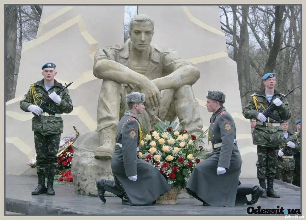 Фото поклон тебе солдат россии