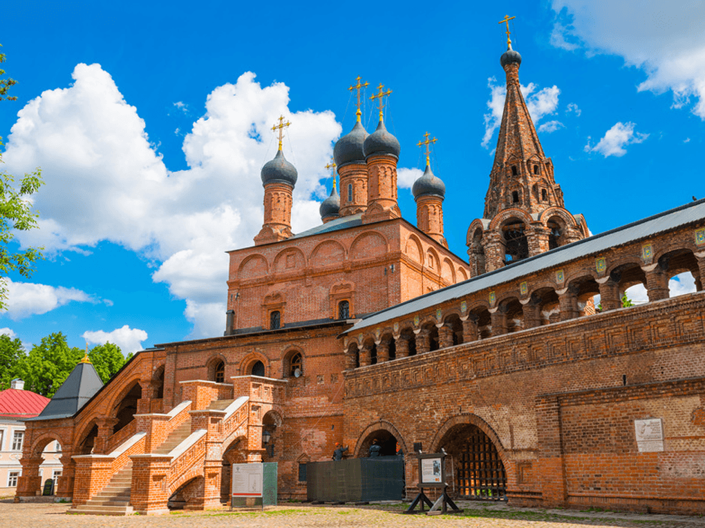 Церковь Успения Пресвятой Богородицы (Петра и Павла). Крутицкое подворье, Москва. Фотография: E. O. / фотобанк «Лори»