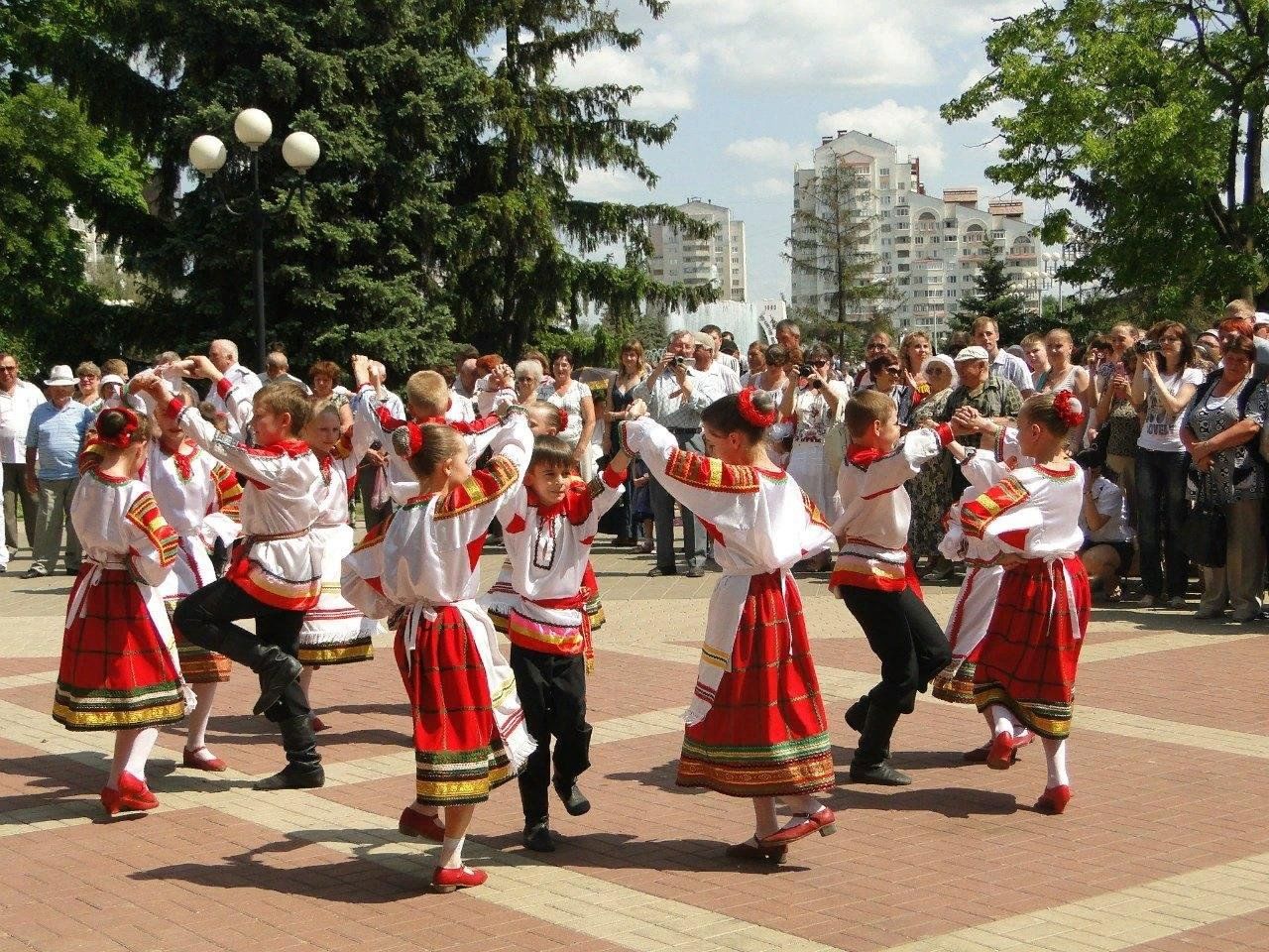 Русь белгород. Ансамбль Сокол. Традиции на Руси. Белгород культура. Выставка "Русь традициями славится!"