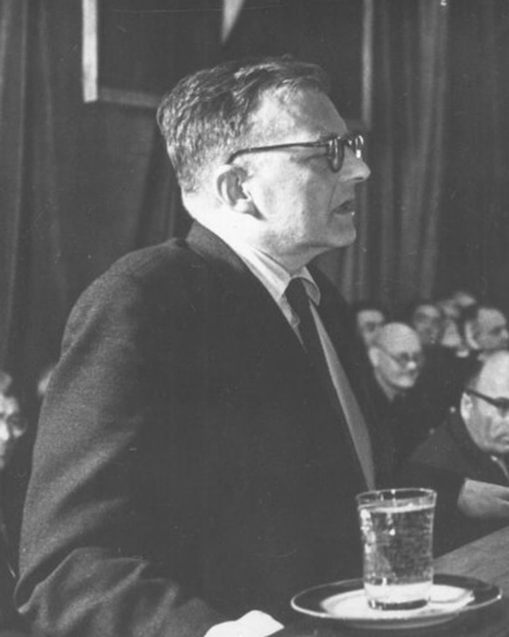 Композитор Дмитрий Шостакович выступает на III Всесоюзном съезде композиторов. 1962 год. Российский национальный музей музыки, Москва