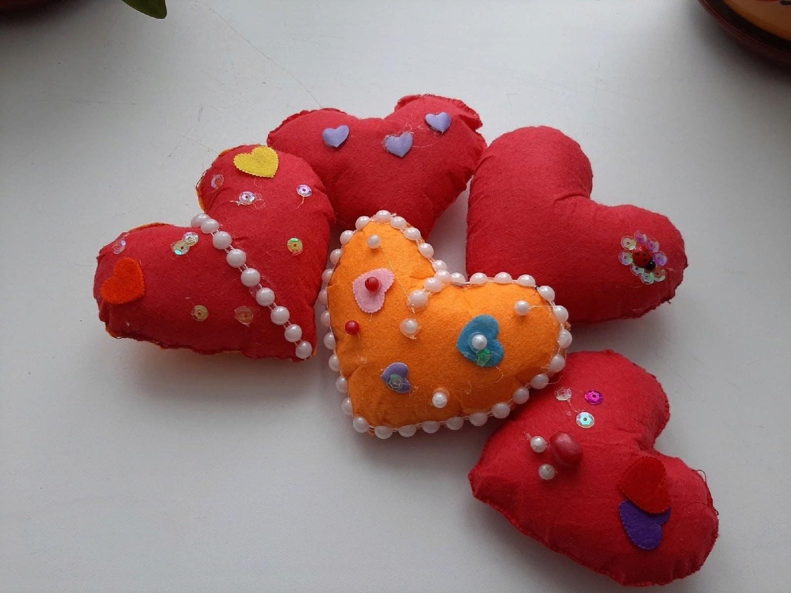 четырёхлистный клевер фоамирана. оберег из фетра. подвески из фетра. брелочки из фетра. брелок из фетра.