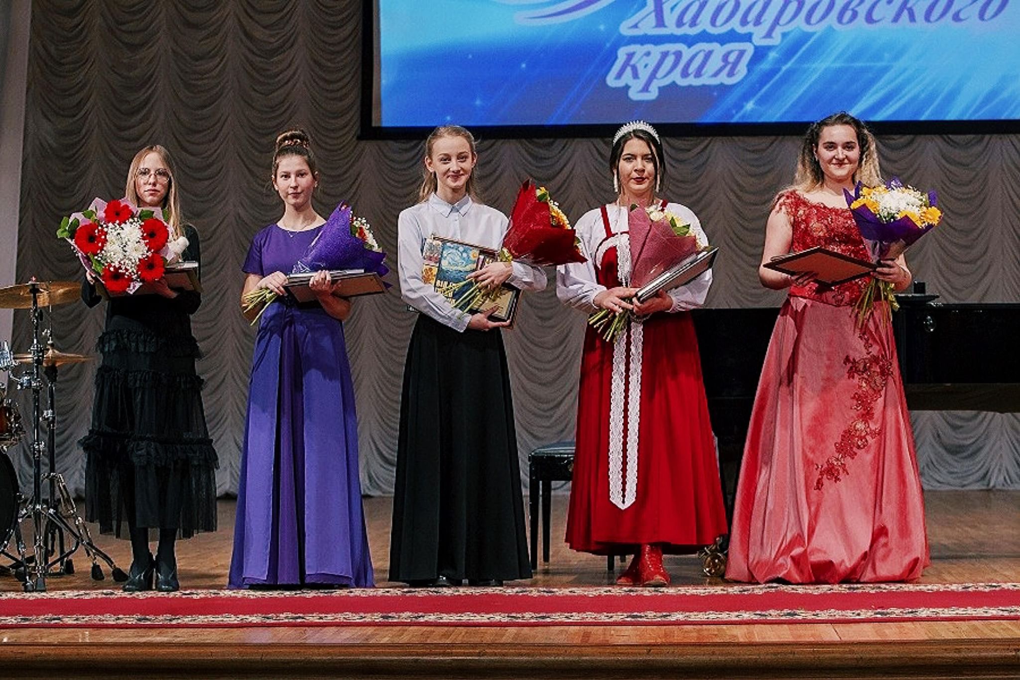 Новые имена хабаровского края. Конкурс Хабаровск. Галла концерт Хабаровск. Темы на конкурс "новые имена Хабаровского края"2022.