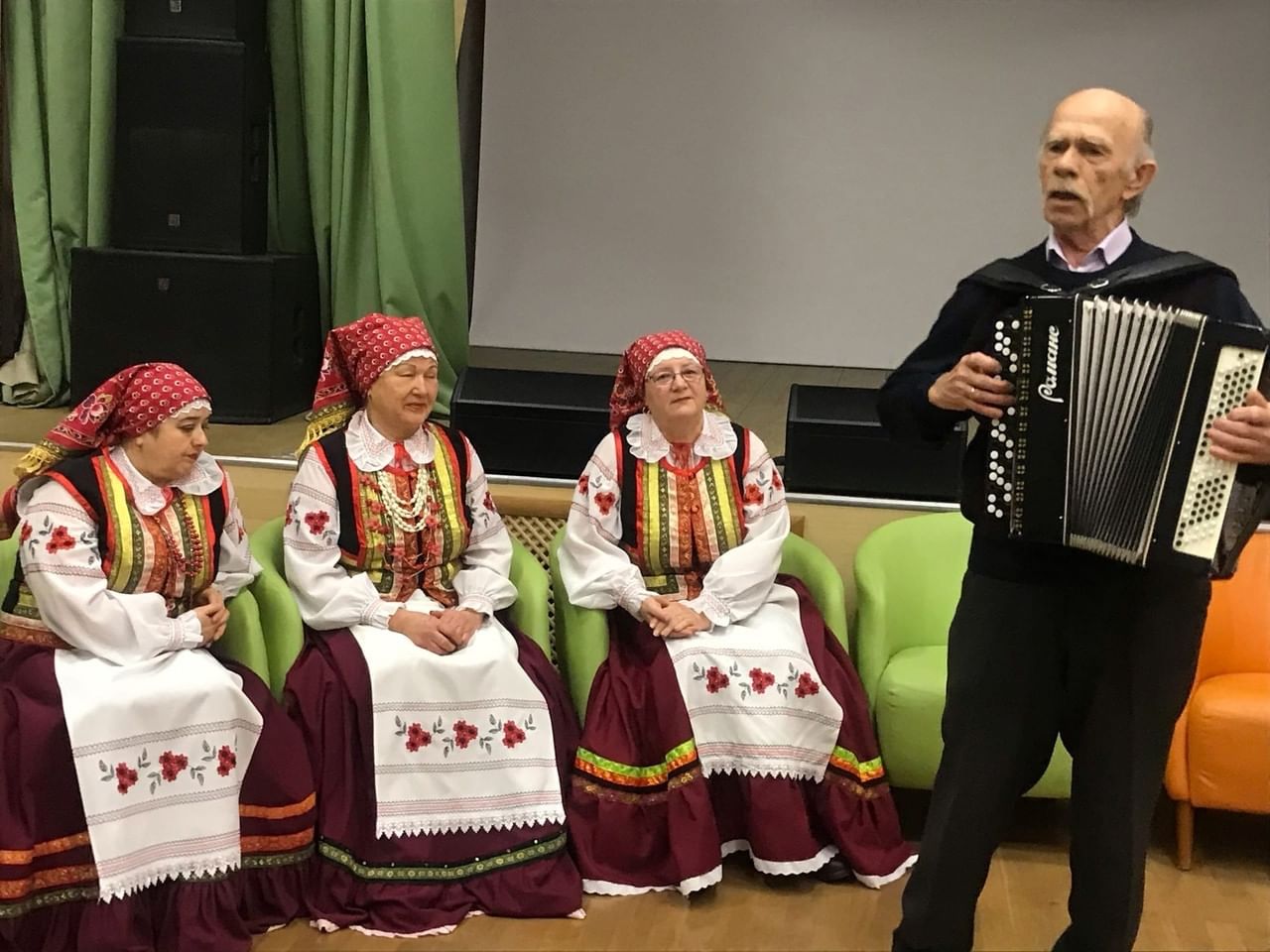 Видео встреча. Беседушка ансамбль Валуйки. Музыкальная культура Белгородчины. ЦКР В Г Валуйки. Встреча культур.