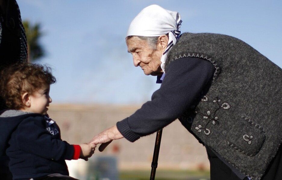 Уважение к старшим. Воспитание уважения к старшим. Уважение к старшим в Казахстане. Уважительное отношение к старшему поколению.