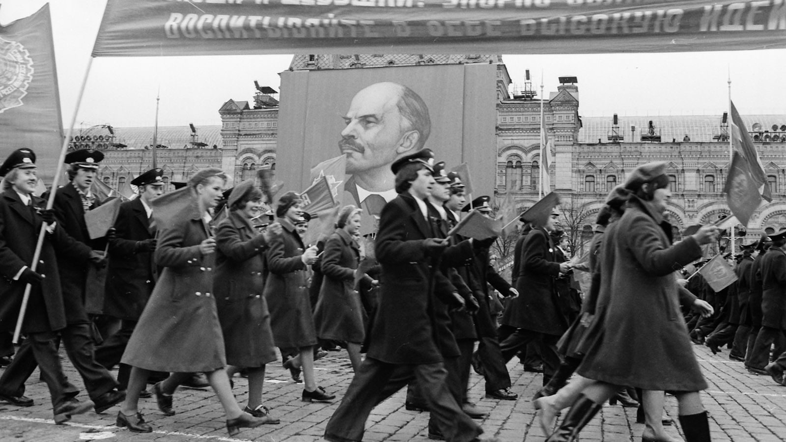 Комсомола 20. Парад СССР. Советские фотографии. Парад на красной площади в 1978 году. Комсомольцы на параде.