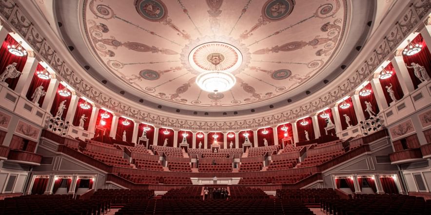 Основное изображение для учреждения НОВАТ — Новосибирский академический театр оперы и балета. Большая сцена
