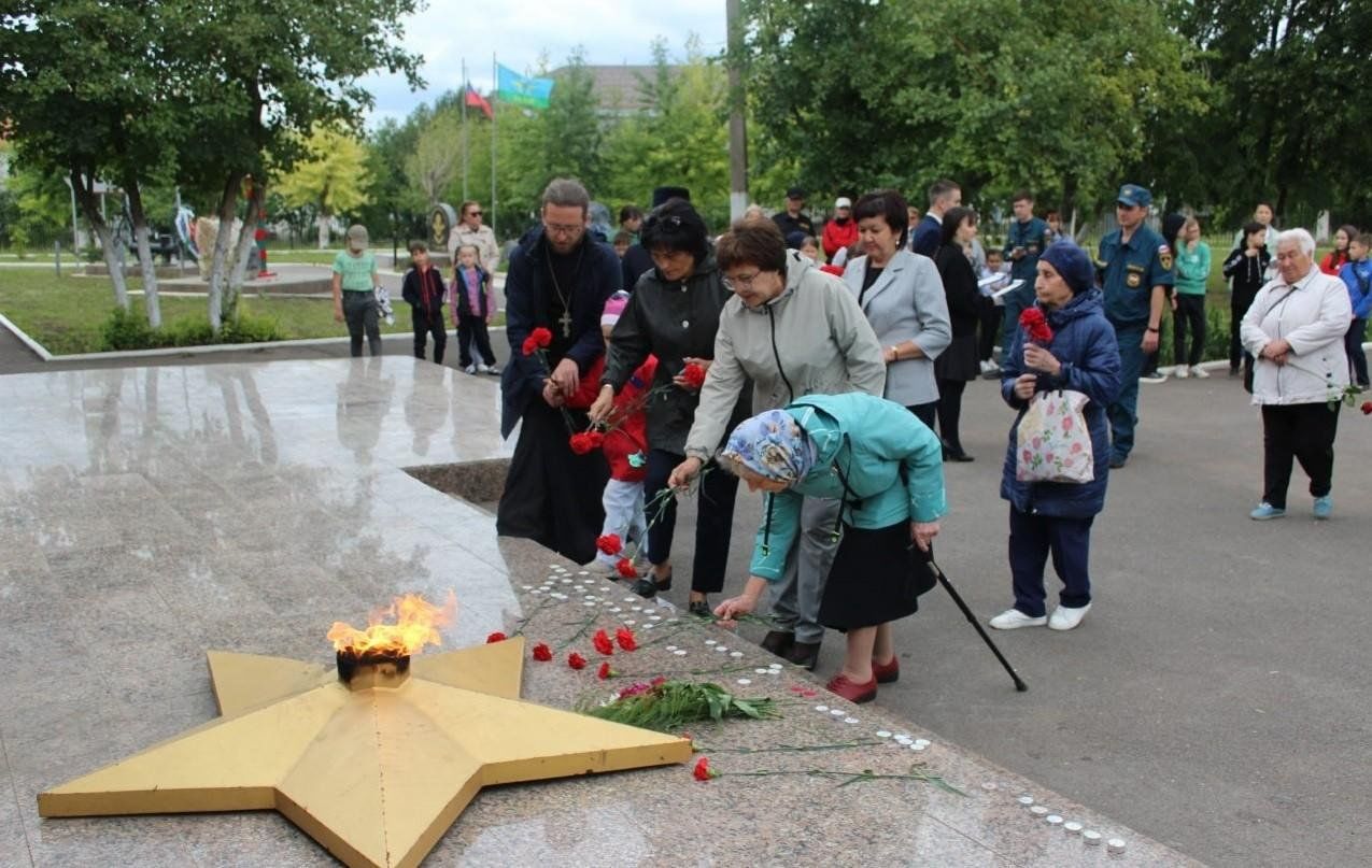 Торжественная церемония возложения цветов 2024, Белебеевский район — дата и  место проведения, программа мероприятия.