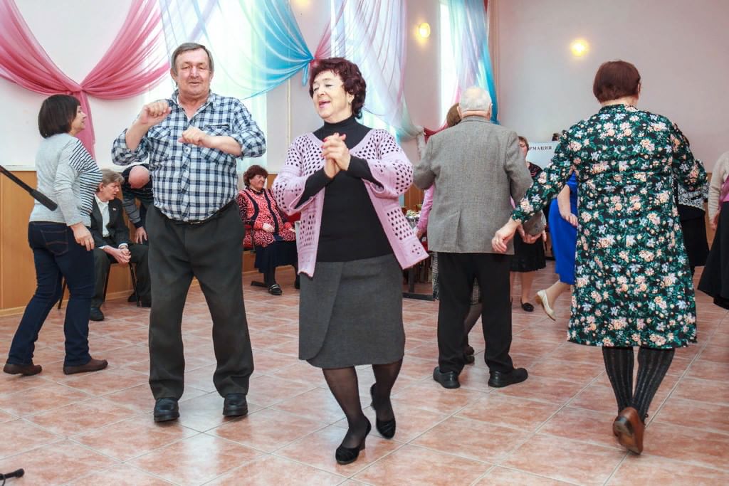 вечеринка для тех кому за 40. танцы для тех кому за 40. где проходят вечера кому за. где проходят вечера кому за. танцевальный вечер для пожилых людей.