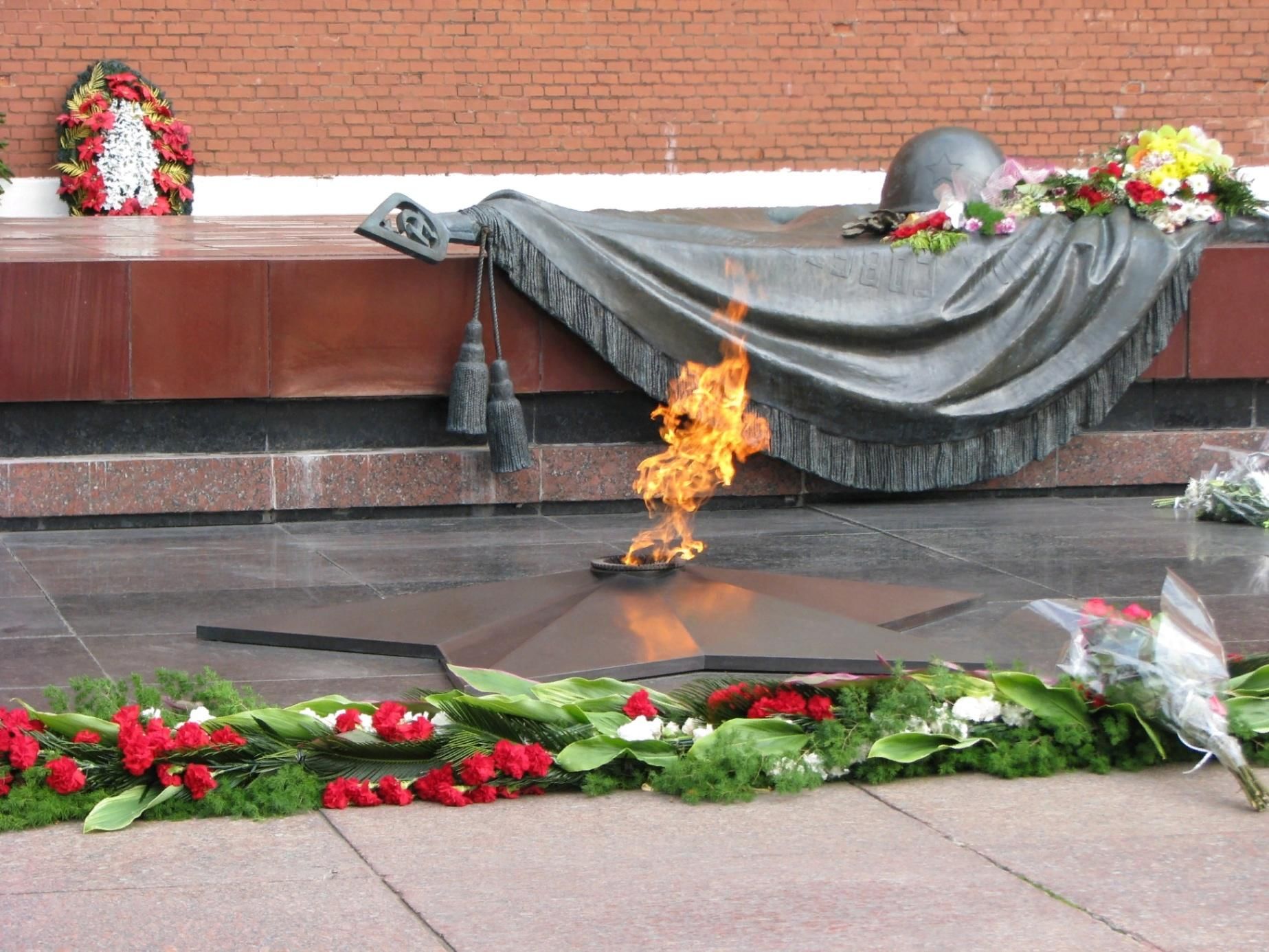 Мемориал Победы в Москве вечный огонь