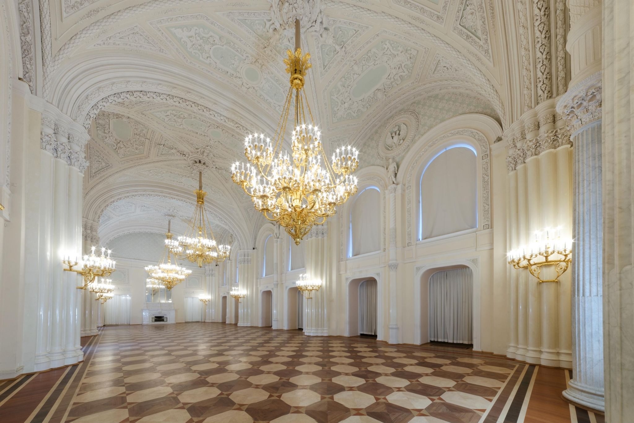 Белый зал мраморного дворца Санкт-Петербург