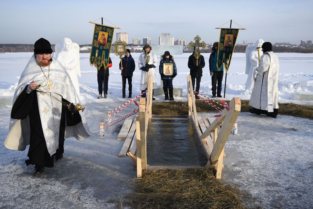 После 19 января. С Крещением Господним 19 января. Празднование крещения. Крещение в России. Религиозные праздники Богоявление.