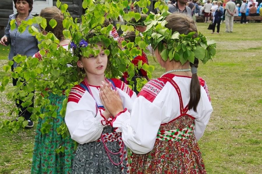 Марш троицы. Наряды на Троицу. Костюмы на Троицу. Кумление на Троицу. Обряд кумления.