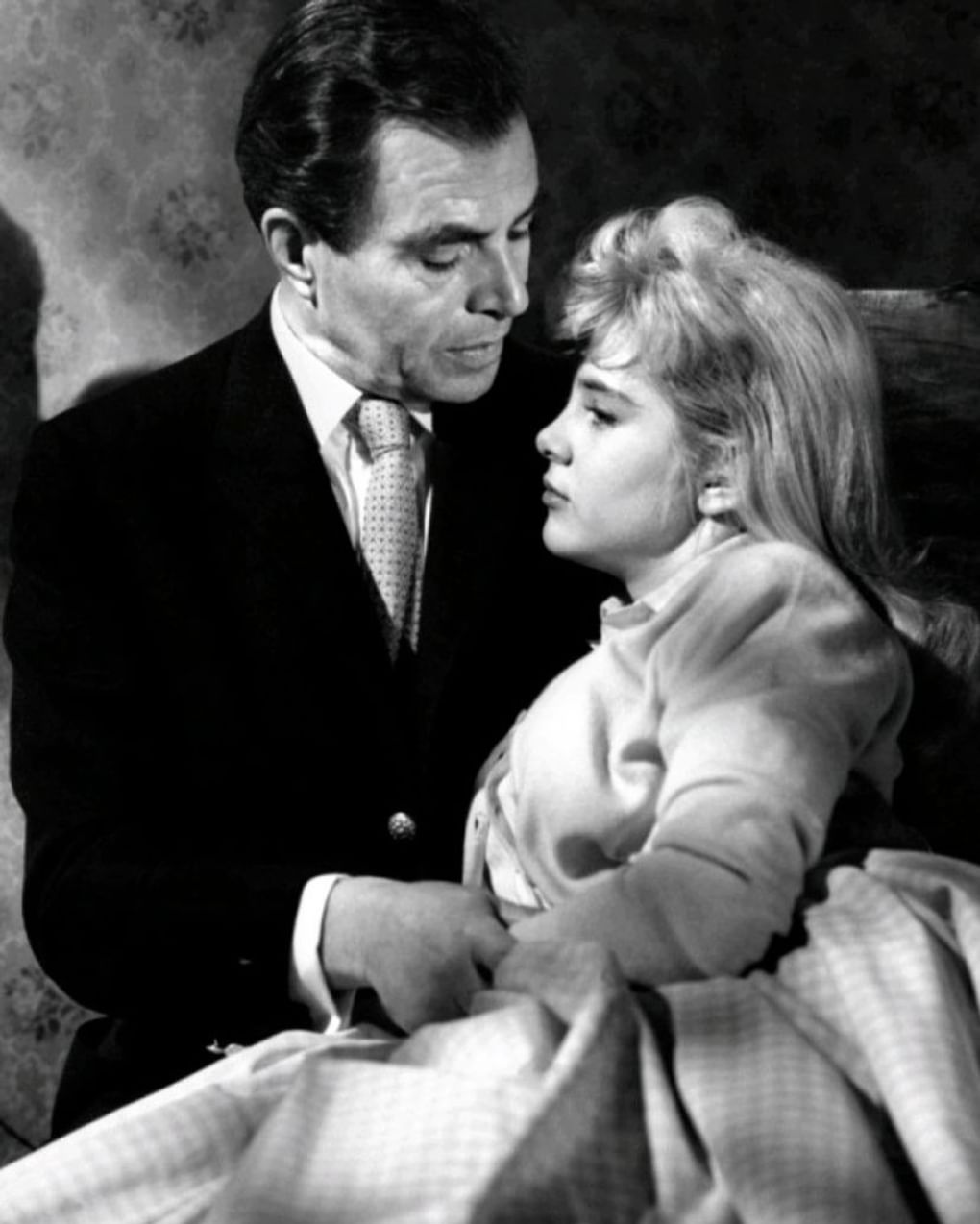 Джеймс Мэйсон в роли Гумберта Гумберта и Сью Лайон в роли Лолиты в художественном фильме Стенли Кубрика «Лолита» (1962)