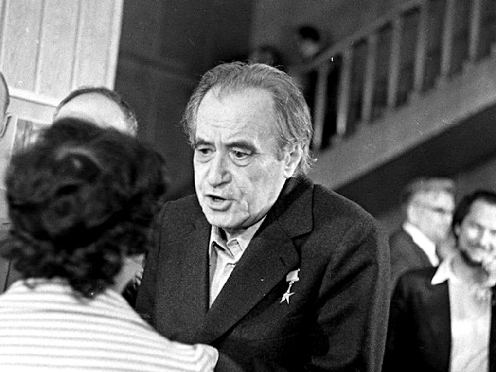 Валентин Катаев на 20-летии журнала «Юность». 1975 год. Фотография Сергея Васина. Мультимедиа Арт Музей, Москва