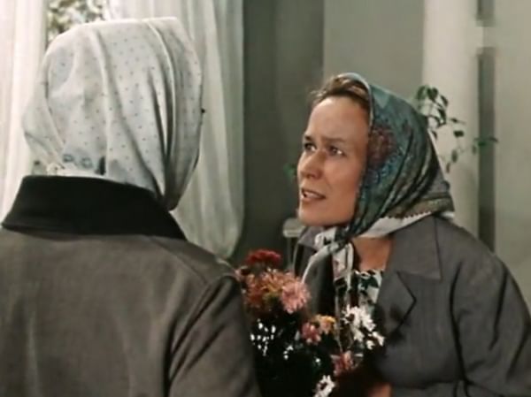 Майя Булгакова в роли жены дебошира в короткометражном фильме Дамира Вятича-Бережных «Люди, как реки…» (1968)