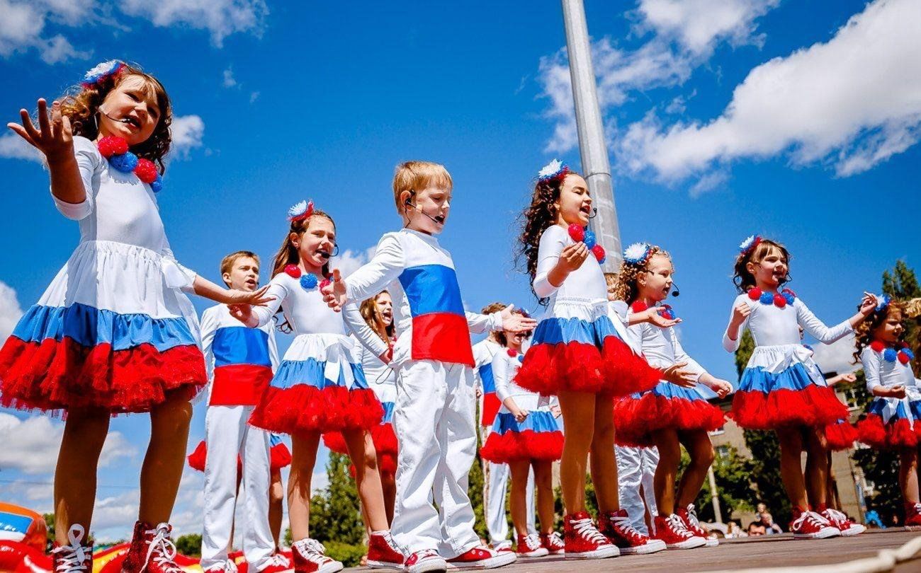 Дети россии фото Патриотическая акция (Флешмоб) "Поём гимн вместе" 2023, Ипатовский район - дата 