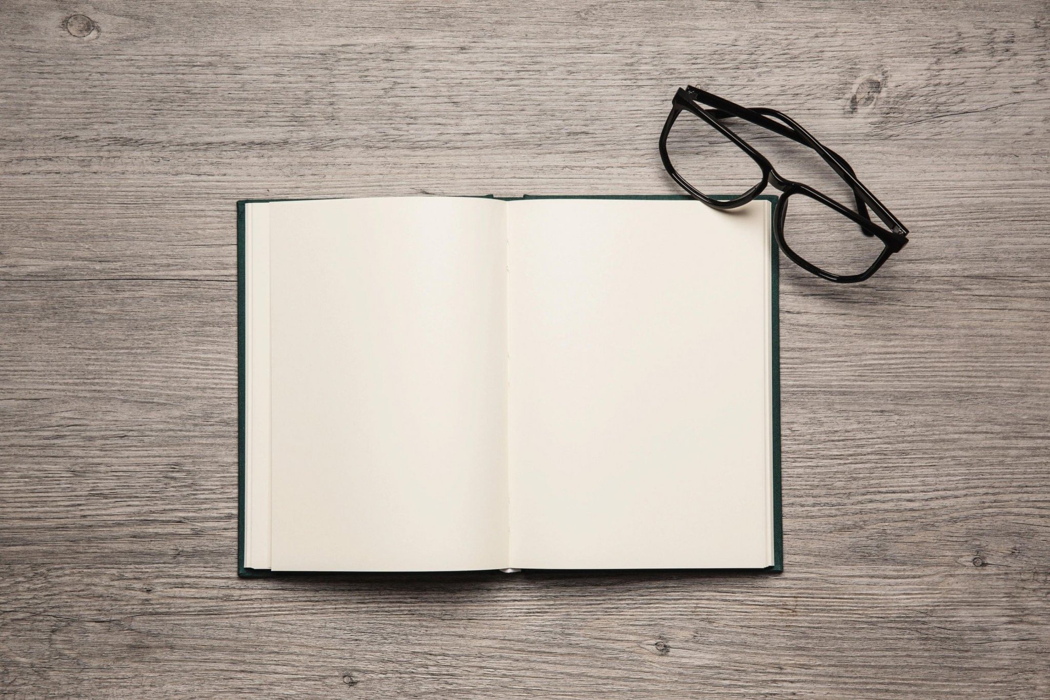 Empty book. Разворот книги. Пустой разворот книги. Раскрытая книга мокап. Мокапы для книги белый.