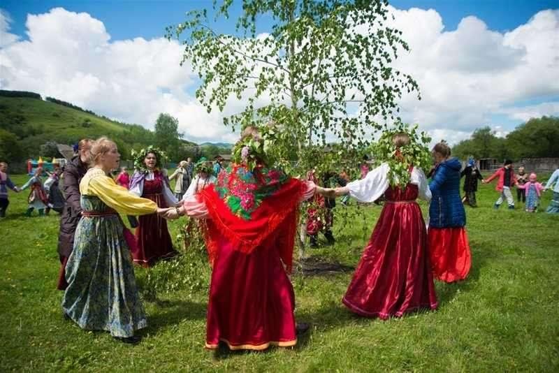 Троицком на неделю. Троицкие гуляния Алтайские край. Троицкие гуляния Топольное. Троицкие гуляния Солонешенский район Алтайский край. Троицкие гуляния Алтай фольклорный фестиваль Алтайские.