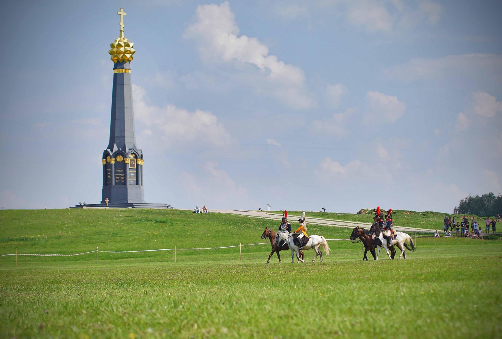 Бородинское поле. Бородинское поле экскурсия. Экскурсия Можайск Бородино. Музей- заповедник Бородино под Можайском. Мемориал Бородино в Калужской области.