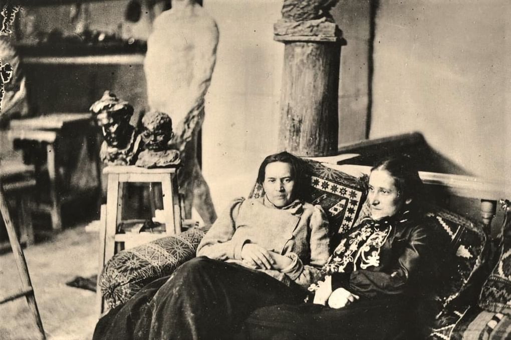 Анна Голубкина и Елена Шишкина-Голиневич в мастерской. 1903. Фотография: <a href="https://www.tg-m.ru/catalog/en/photos/2288" target="_blank" rel="noopener">tg-m</a>