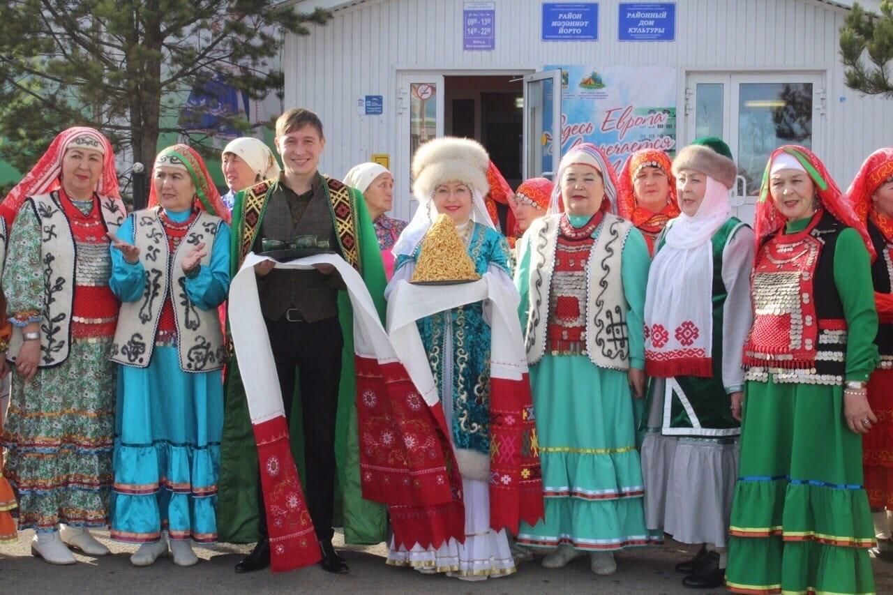 Погода уральск на неделю учалинском районе. Дом культуры Учалы. РДК село Учалы. Село в Учалинском районе.