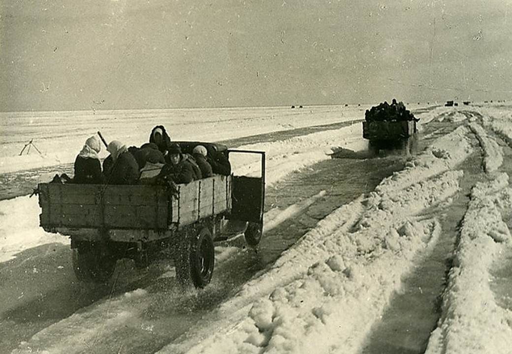 Дорога жизни через ладожское озеро