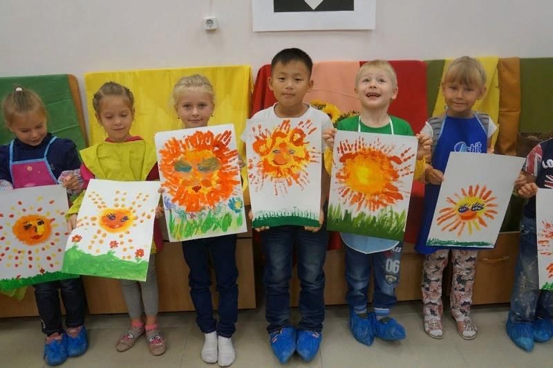 День солнца в детском саду младшая группа. Рисование Солнечный день в старшей группе. Конкурс рисунков Солнечный круг. Рисование Солнечный цвет в старшей группе. Конкурс Солнечный круг в садике.