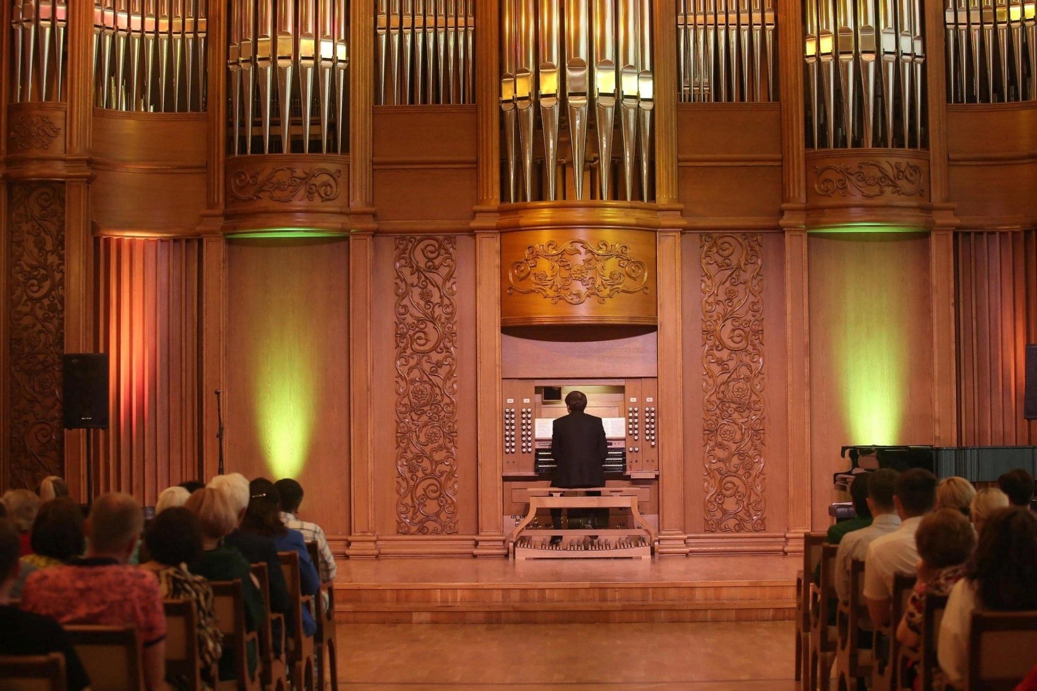 Органный концерт. Концерт органной музыки. Органная музыка в Москве. Зал органной музыки в Баку. На концерт органной музыки продали 836