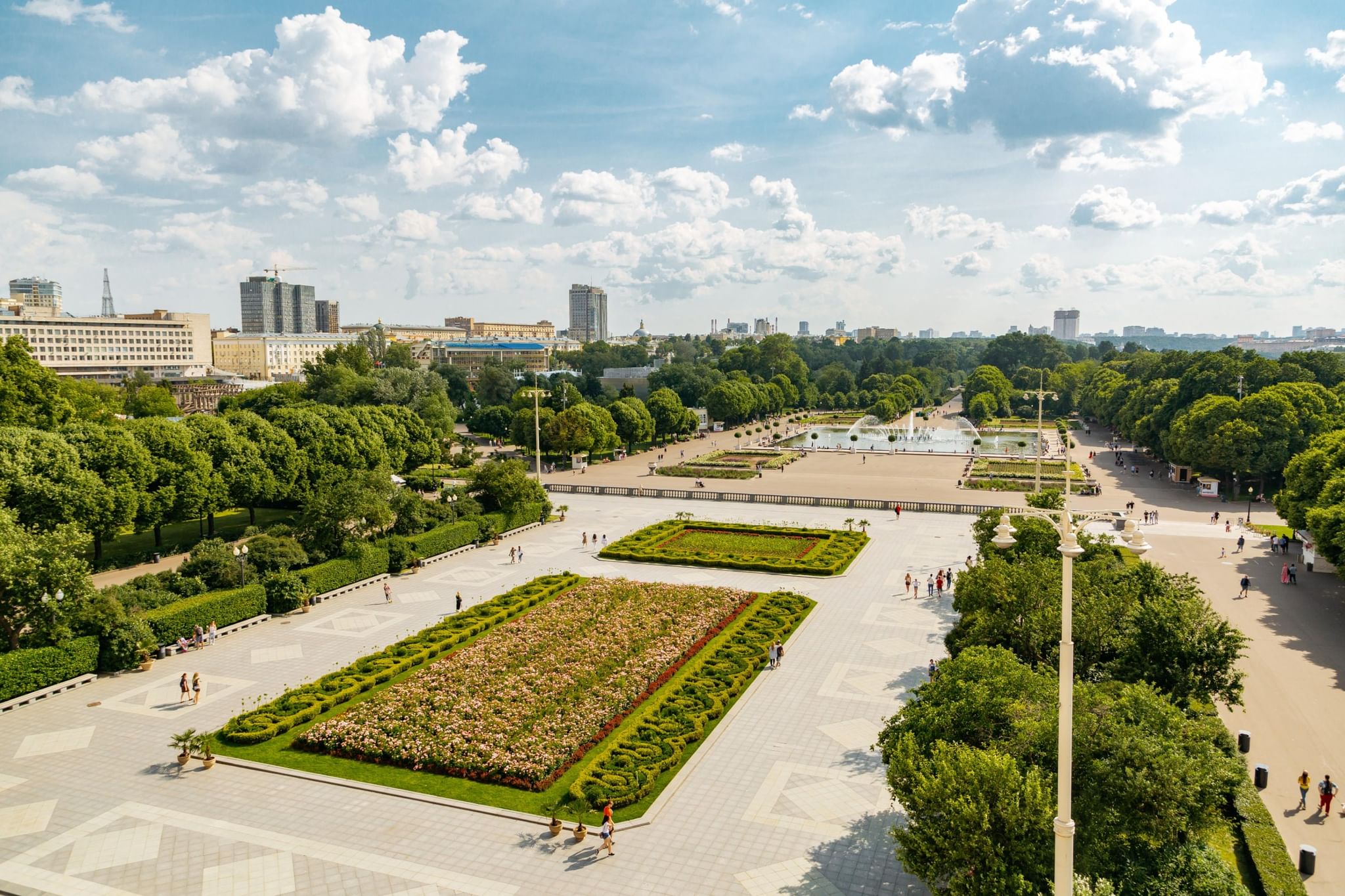 Парк горького москва лето 2024. Парк Горького 2023. Парк Горького 2023 лето. Парк имени Горького Москва. Нижний Новгород сквер Горького вид сверху.