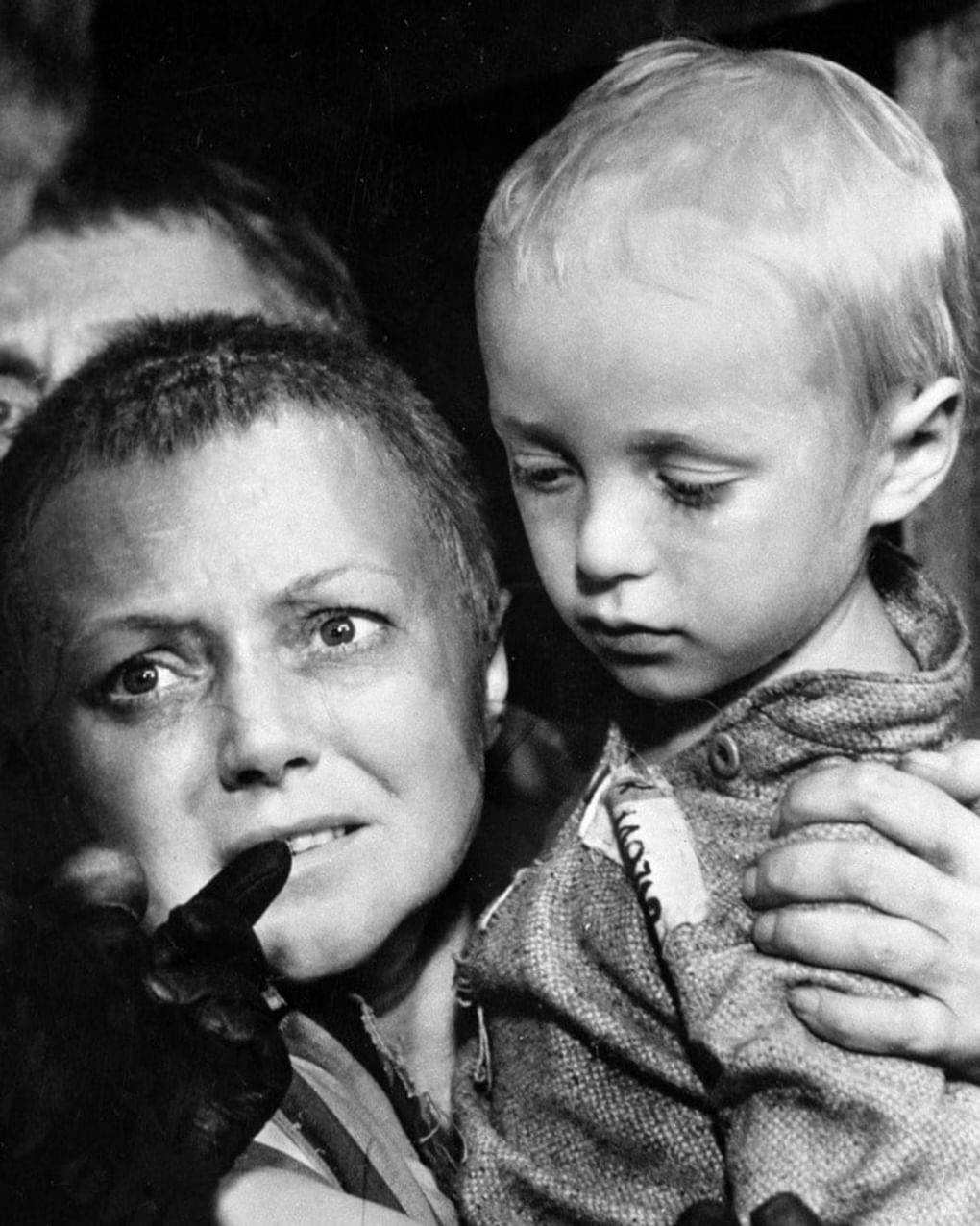 Людмила Касаткина в роли Зинаиды Воробьевой в художественном фильме Сергея Колосова «Помни имя свое» (1974)