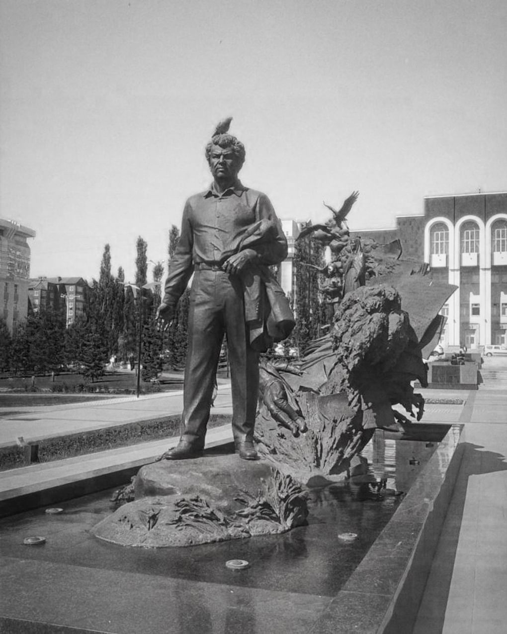 Андрей Ковальчук. Памятник Мустаю Кариму. 2013. Уфа, Республика Башкортостан. Фотография: geocaching.su