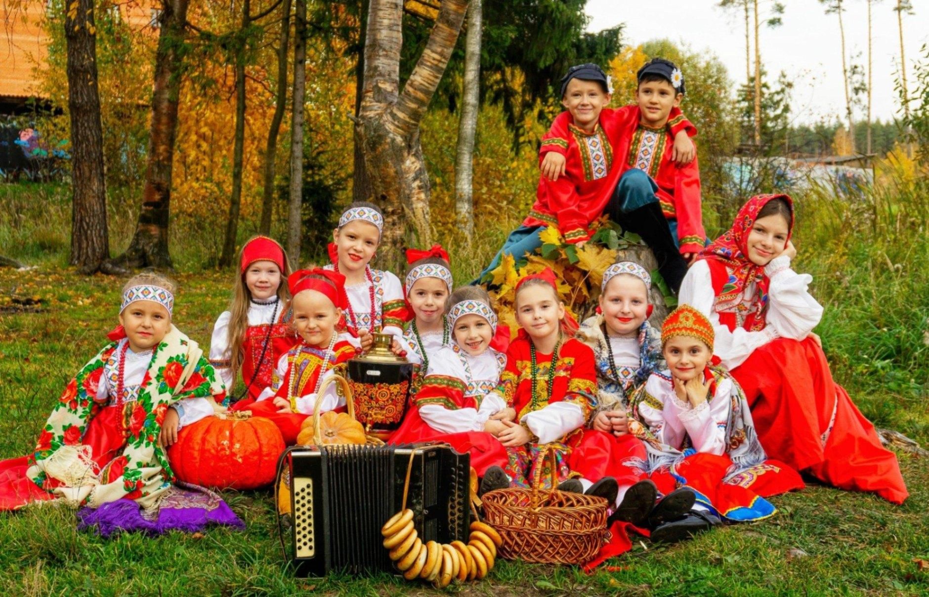 Программа фольклорных ансамблей. Фольклор. Детский ансамбль народной песни. Детский фольклор фото.