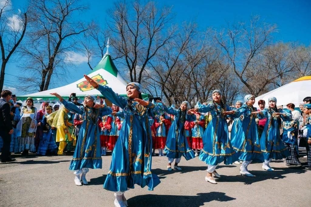 Кто отмечает навруз какие народы. «Навруз праздник весны!» Народное гуляние. Навруз в Астрахани 2021. Навруз байрам Адыгея. С праздником Науруз байрам.