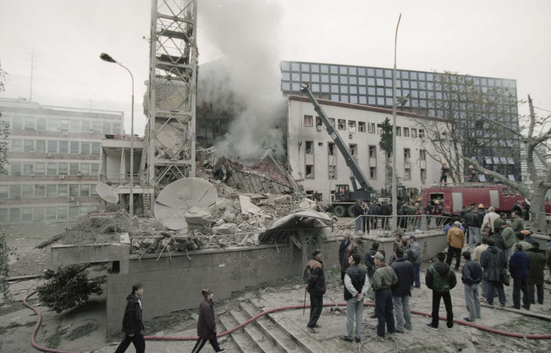 Бомбардировки югославии что произошло. Белград 1999 год. Сербия после бомбардировок 1999. Бомбардировки Сербии в 1999 году. Белград НАТО 1999.