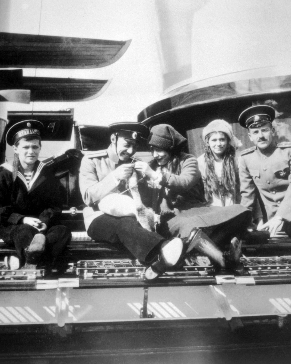 Анастасия Николаевна (в центре) на борту императорской яхты «Штандарт». Севастополь, 1913 год. Фотография: Репродукция ТАСС