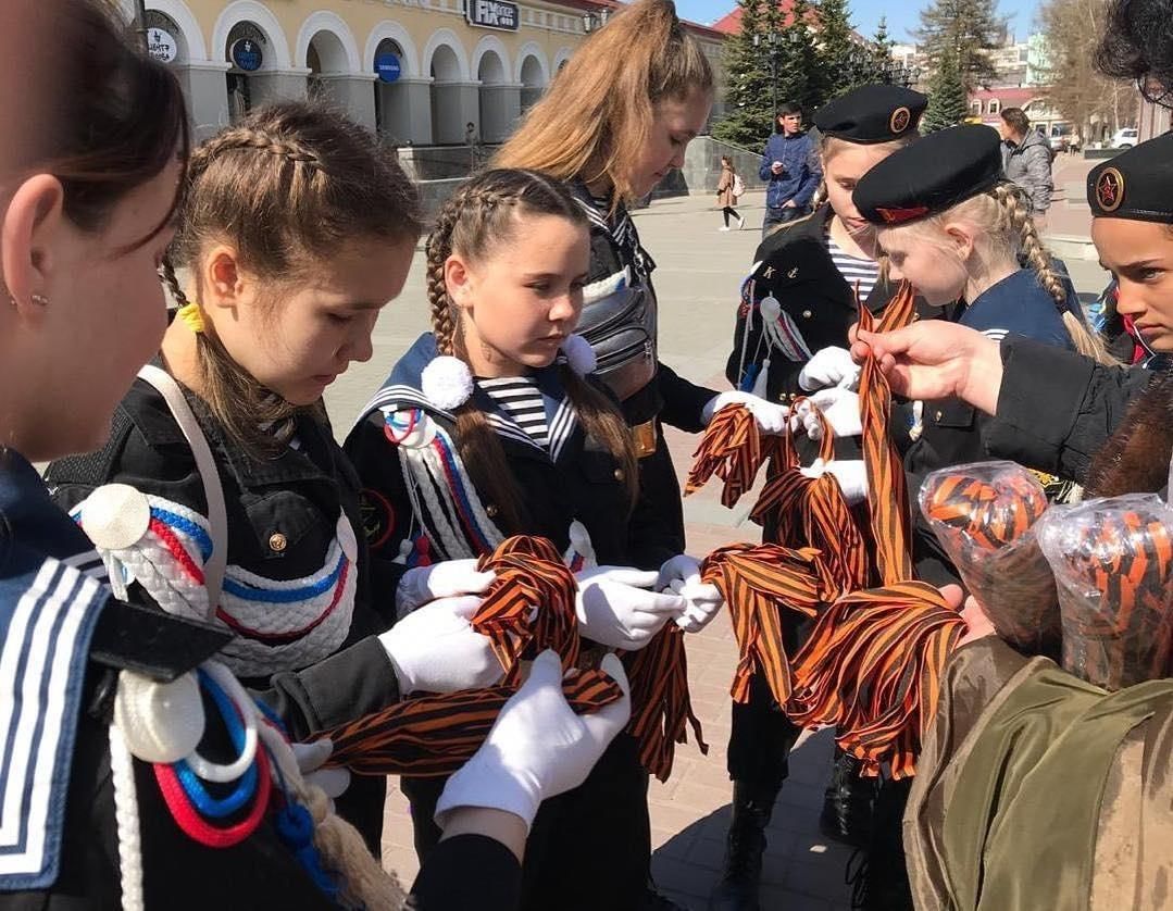 Фото школьников с георгиевской лентой