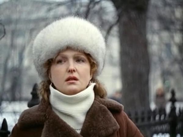 Елена Соловей в роли Наташи в художественном фильме Аян Шахмалиевой «Свет в окне» (1980)