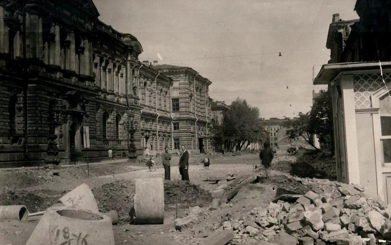 В 1946 году в городе. Ленинград 1946. Ленинград город 1946. Фото Ленинграда после войны 1945. Послевоенный Ленинград.