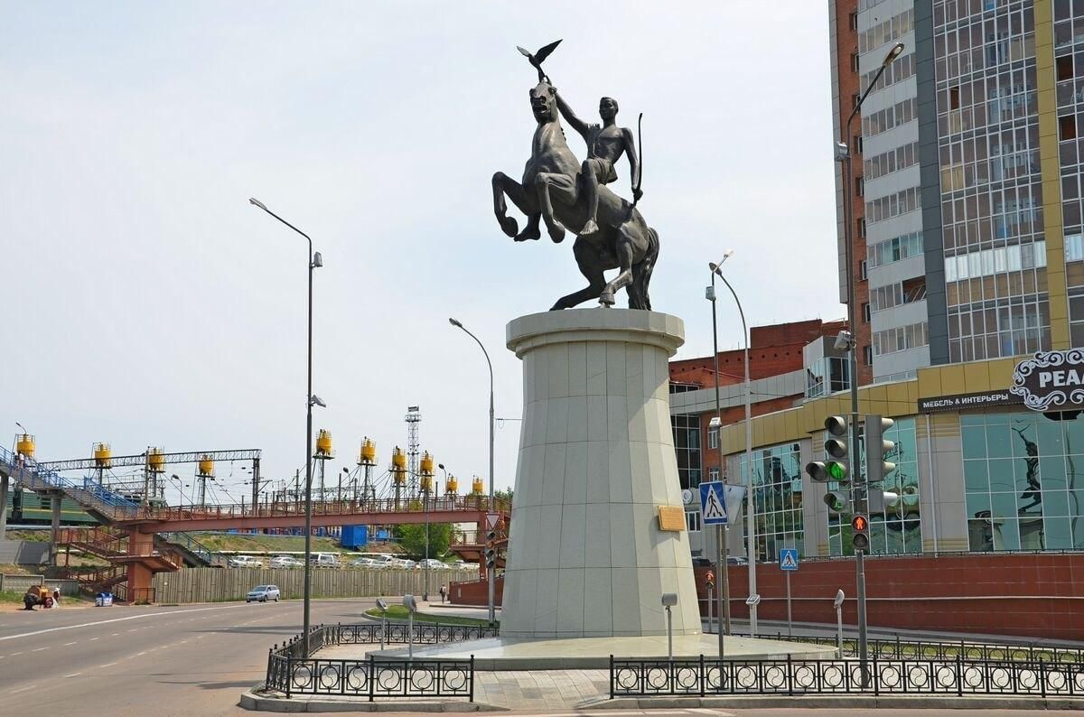 Памятник Юность Бурятии Улан-Удэ