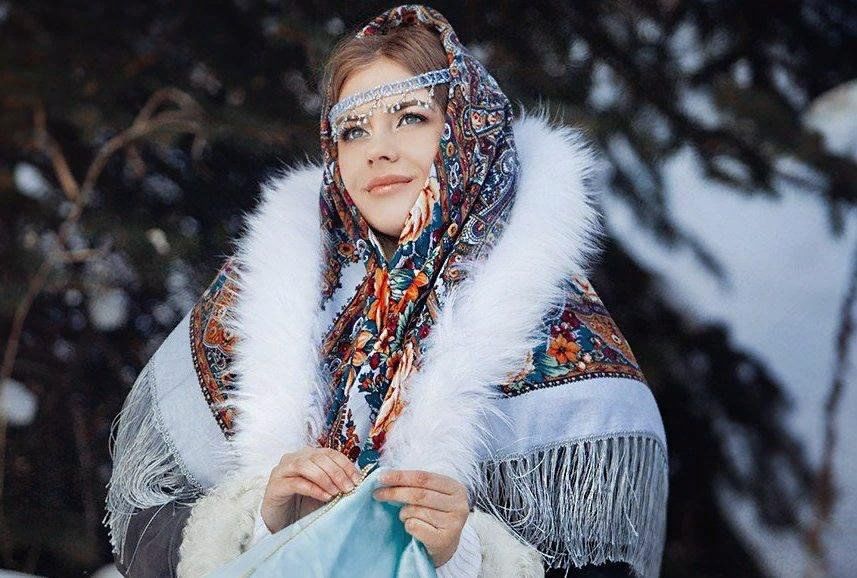 Красавицы в одежде фото Фотовыставка "Образ женщины в народной культуре" 2023, Мариинский район - дата и