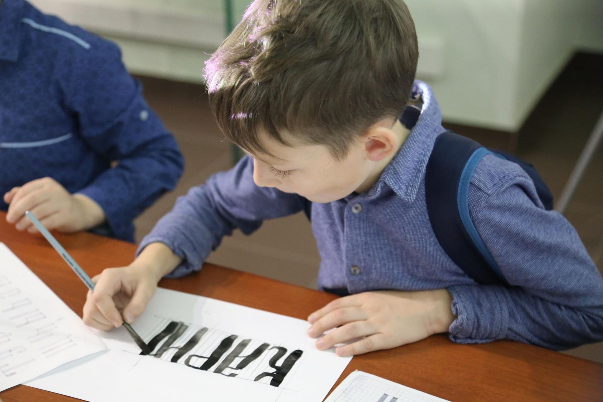 каллиграфия абстракция. интенсив по каллиграфии. каллиграфия для детей. уроки каллиграфии. казанский кремль национальная художественная галерея.