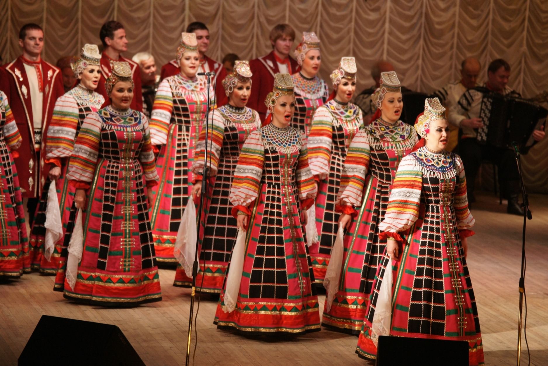 Воронежский хор песни. Воронежский хор Массалитинова. Воронежский русский народный хор имени Константина Массалитинова. Воронежский государственный Академический русский народный хор. Концерт Воронежского хора.