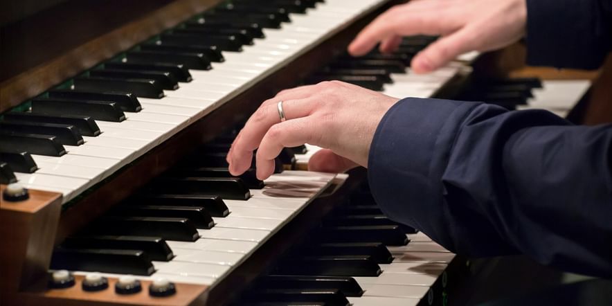 Основное изображение для события Концерт «Бах vs Бетховен: Орган vs. рояль»